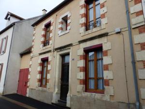 Maisons de vacances Gite Saint-Germain-des-Fosses, 5 pieces, 8 personnes - FR-1-489-248 : photos des chambres