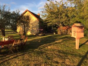 Maisons de vacances Gite Beaune-d'Allier, 5 pieces, 8 personnes - FR-1-489-228 : photos des chambres