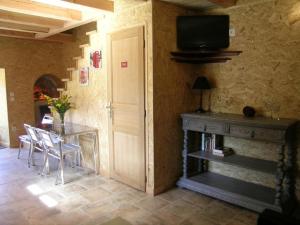 Maisons de vacances Gite Vernusse, 2 pieces, 2 personnes - FR-1-489-208 : photos des chambres