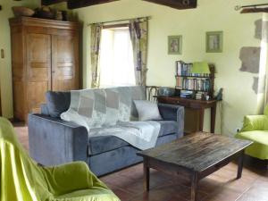 Maisons de vacances Gite Le Brethon, 3 pieces, 4 personnes - FR-1-489-238 : photos des chambres