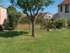 Charmant gîte avec piscine partagée au cœur dun village - FR-1-489-273