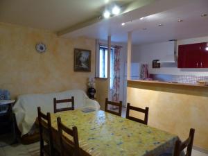 Maisons de vacances Gite Bransat, 3 pieces, 6 personnes - FR-1-489-294 : photos des chambres