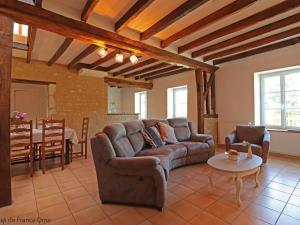 Maisons de vacances Gite Le Pin-la-Garenne, 4 pieces, 8 personnes - FR-1-497-155 : photos des chambres