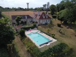 Charmant gîte avec piscine partagée, terrasse et parking privé à deux pas de Moulins - FR-1-489-373 - Souvigny