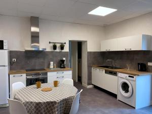 Maisons de vacances Gite Villeneuve-sur-Allier, 3 pieces, 4 personnes - FR-1-489-372 : photos des chambres