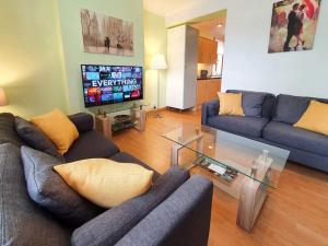 Parkgate Apartment - Near M90, Amazon, Edinburgh