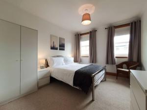Parkgate Apartment - Near M90, Amazon, Edinburgh