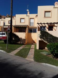 Lovely apartment see views,pool and garden,Resort - 3hvězdičkové hotely ve městě Fuengirola