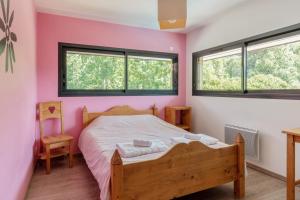 Chalets Superb chalet with pool - Welkeys : photos des chambres
