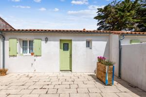 Maisons de vacances Beautiful house with a yard - Le Bois-plage-en-Re - Welkeys : photos des chambres
