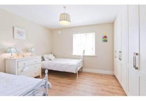 Modern Homestay 15 minutes to Dublin Airport