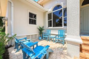 Home with poolspa, ping pong and steps to beachfood