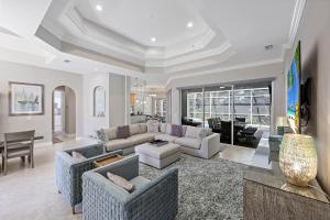 Home with poolspa, ping pong and steps to beachfood