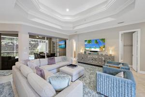 Home with poolspa, ping pong and steps to beachfood