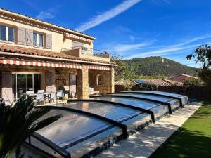 Villas Villa de charme avec piscine chauffee, Jacuzzi et Sauna : photos des chambres