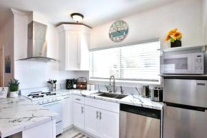 King Garden Suite - 10 mins to Beach and LAX