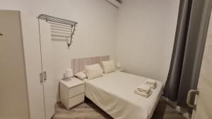 Single Room with Private Bathroom room in Hostal Eixample