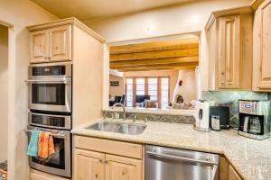 El Corazon-Steps to the Plaza