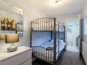 A Detached Garden Lodge, Hot Tub, Heating, WiFi & Parking