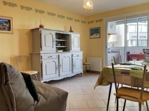 Appartements Appartement 2 etoiles proche du stade et des Thermes a Balaruc-les-Bains, avec parking et balcon ferme - FR-1-503-84 : photos des chambres