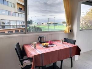 Appartements Appartement 2 etoiles proche du stade et des Thermes a Balaruc-les-Bains, avec parking et balcon ferme - FR-1-503-84 : photos des chambres