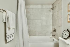 Global Cup The Art Deco and Arboretum Tickets Included