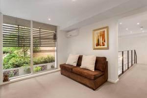 Spacious 4 brm Gem right in the heart of the city