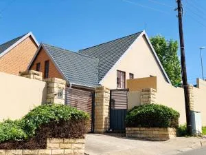 Blue Crane Guesthouse - Excelsior