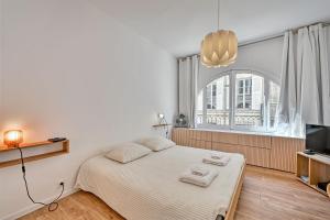 Aux MARCHES DU PALAIS - AC CLIM - SPACIEUX - TERRASSE - WIFI