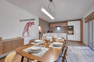 Aux MARCHES DU PALAIS - AC CLIM - SPACIEUX - TERRASSE - WIFI