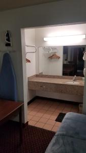 Hotel King Bed Hotel Room 110 Wi-Fi Booking