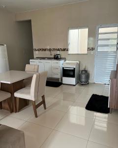 Apto térreo Mãe Aparecida 8 pessoas 3km do santuário com WiFi ,ar condicionado nos quartos