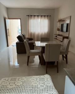 Apto térreo Mãe Aparecida 8 pessoas 3km do santuário com WiFi ,ar condicionado nos quartos