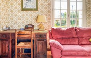Maisons de vacances Awesome Home In Trevou Treguignec : photos des chambres