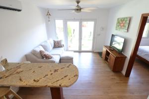 New One Bedroom Suite West Bay Roatan - Number 6