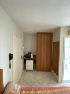 Flats próximo ao Shopping Singapura - pode descer com bebidas para o Park Aquático