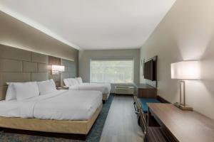 Suite with Larger Room and Kitchenette - Non-Smoking room in Best Western Plus Executive Residency Antioch Inn