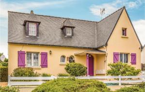Maisons de vacances Amazing Home In Pommeret With 3 Bedrooms, Internet And Private Swimming Pool : photos des chambres