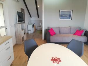 Apartments with parking space Vir - 20205