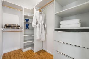 Treetops Retreat by The Beach