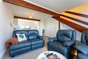 South Seas 5- Absolute Beachfront Wifi Views