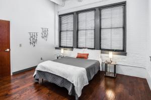 NY Style Centric Loft with King Bed by Park ave