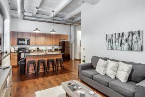 NY Style Centric Loft with King Bed by Park ave