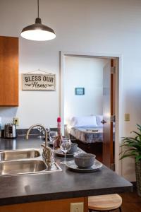 NY Style Centric Loft with King Bed by Park ave