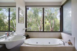 Lake Daylesford Lodge 7