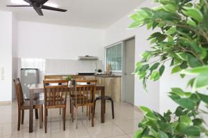 Cozy 3-bedroom condo with Pool - Seri Kembangan