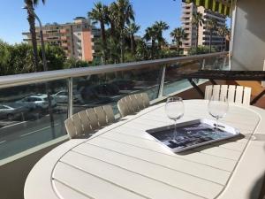 Appartement T2 climatisé au centre du Lavandou, terrasse, prox. plage - FR-1-308-123