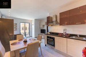 High-End central APT with comfy BED & Super WIFI by 360 Estates