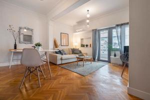 Friends & family 3broom apt, downtown Athens-FIX