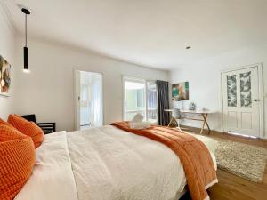 Capelink Beach House-Atop Prestigious Olivers Hill